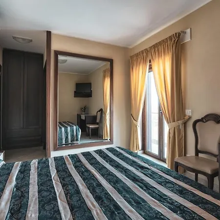 茵索尼娅酒店 3* 阿格罗波利