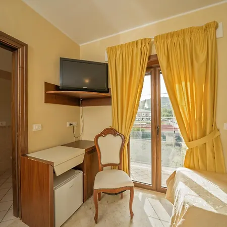 茵索尼娅酒店 3*