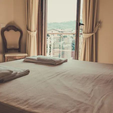 茵索尼娅酒店 3* 阿格罗波利