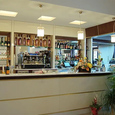 茵索尼娅酒店 3* 阿格罗波利