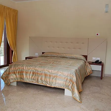 茵索尼娅酒店 酒店 阿格罗波利