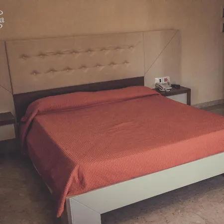 茵索尼娅酒店 3* 阿格罗波利